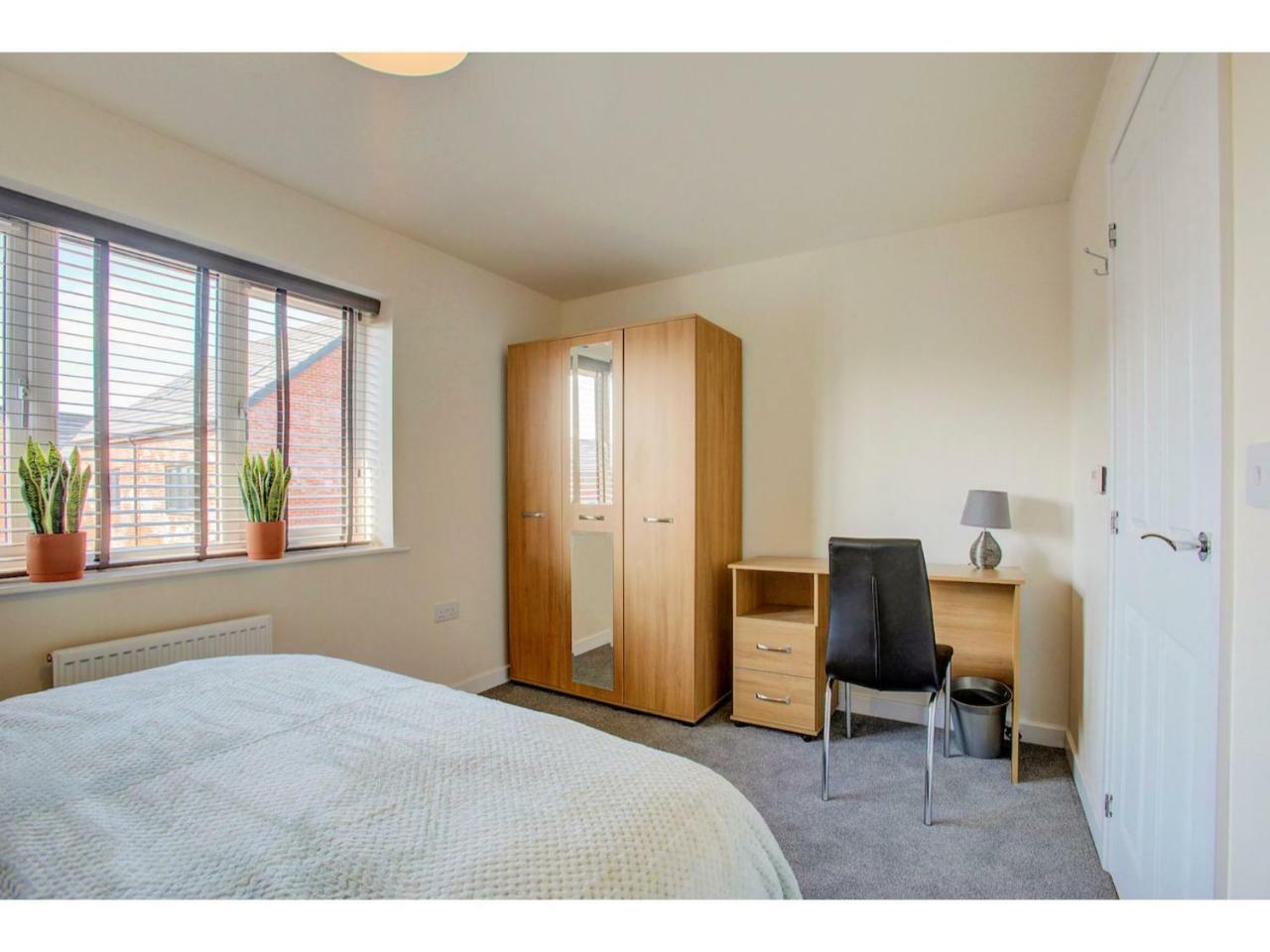 Newly Built, Splendid House For 5 In Manchester! Екстер'єр фото